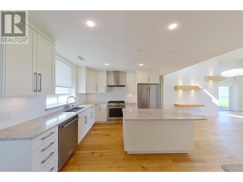 121 Harbourfront Drive Ne Unit# 10, Salmon Arm, BC - Indoor Photo Showing Kitchen With Double Sink With Upgraded Kitchen