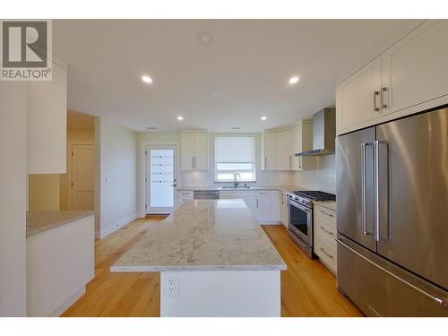 121 Harbourfront Drive Ne Unit# 10, Salmon Arm, BC - Indoor Photo Showing Kitchen