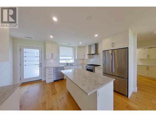 121 Harbourfront Drive Ne Unit# 10, Salmon Arm, BC - Indoor Photo Showing Kitchen