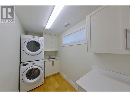 121 Harbourfront Drive Ne Unit# 10, Salmon Arm, BC - Indoor Photo Showing Laundry Room