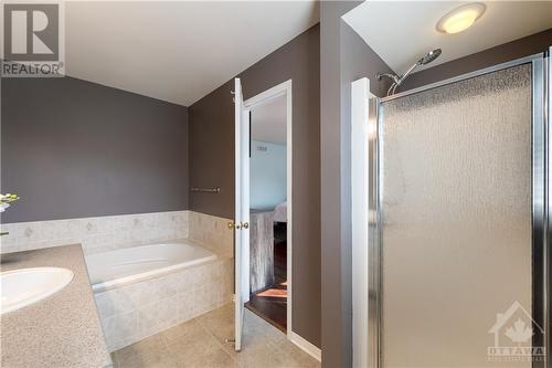 2228 Brockstone Crescent, Ottawa, ON - Indoor Photo Showing Bathroom