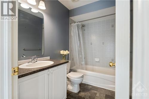 2228 Brockstone Crescent, Ottawa, ON - Indoor Photo Showing Bathroom