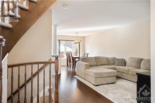 2228 Brockstone Crescent, Ottawa, ON - Indoor Photo Showing Living Room