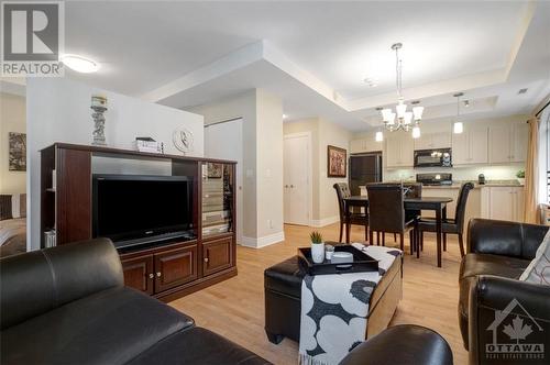 95 Bronson Avenue Unit#403, Ottawa, ON - Indoor Photo Showing Living Room