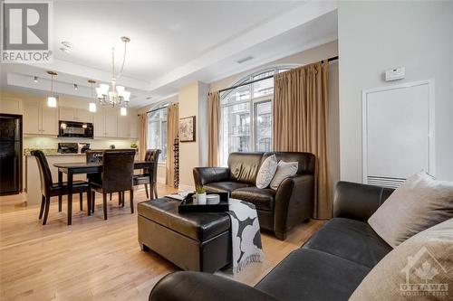 95 Bronson Avenue Unit#403, Ottawa, ON - Indoor Photo Showing Living Room