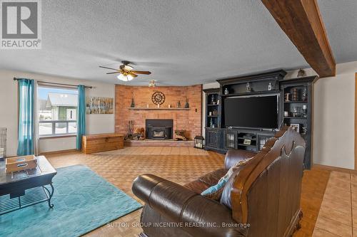 6511 21/22 Nottawasaga Side Road, Clearview, ON - Indoor Photo Showing Living Room With Fireplace