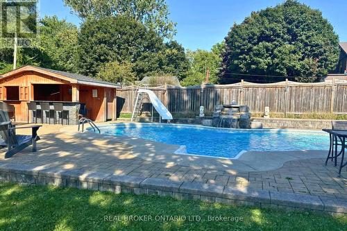 11 Belfry Drive, Newmarket (Huron Heights-Leslie Valley), ON - Outdoor With In Ground Pool With Deck Patio Veranda