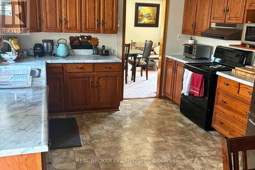 11 Belfry Drive, Newmarket (Huron Heights-Leslie Valley), ON - Indoor Photo Showing Kitchen