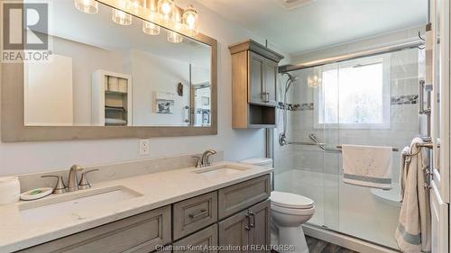 7920 Grande River Line West, Chatham-Kent, ON - Indoor Photo Showing Bathroom