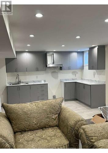 6 Lattice Court, Brampton, ON - Indoor Photo Showing Kitchen With Double Sink