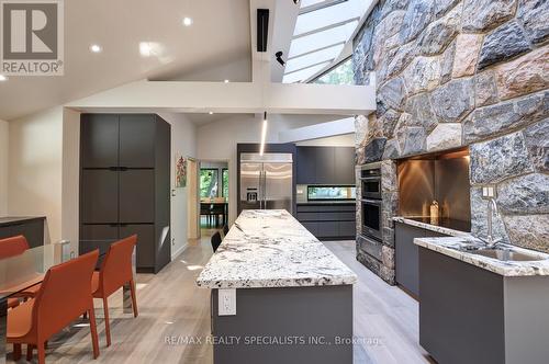 2386 Lionheart Crescent, Mississauga, ON - Indoor Photo Showing Kitchen With Double Sink