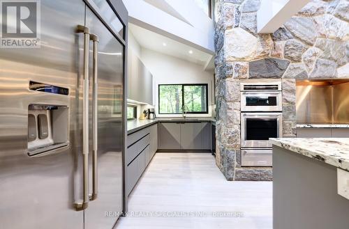 2386 Lionheart Crescent, Mississauga (Sheridan), ON - Indoor Photo Showing Kitchen