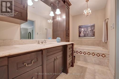 2386 Lionheart Crescent, Mississauga, ON - Indoor Photo Showing Bathroom