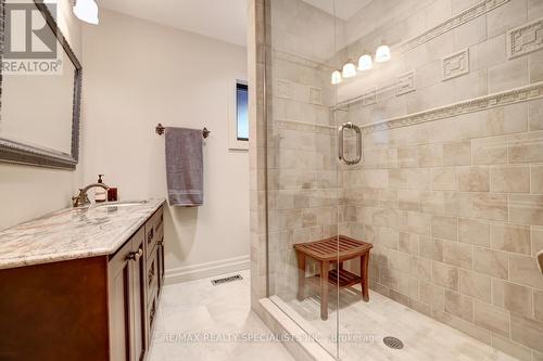 2386 Lionheart Crescent, Mississauga, ON - Indoor Photo Showing Bathroom