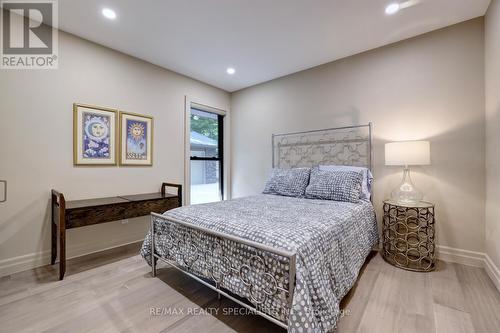 2386 Lionheart Crescent, Mississauga, ON - Indoor Photo Showing Bedroom