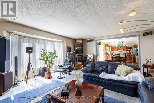 4 Penrose Court, Brampton (Snelgrove), ON - Indoor Photo Showing Living Room