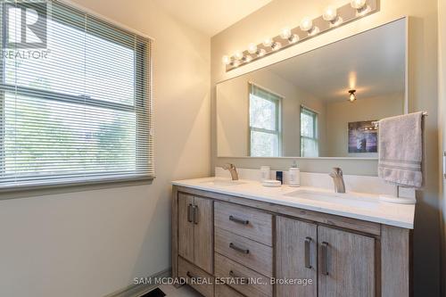 4 Penrose Court, Brampton, ON - Indoor Photo Showing Bathroom