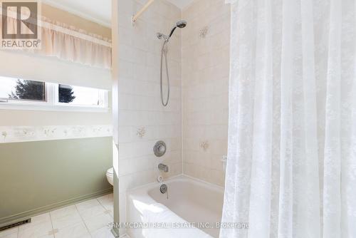 4 Penrose Court, Brampton, ON - Indoor Photo Showing Bathroom