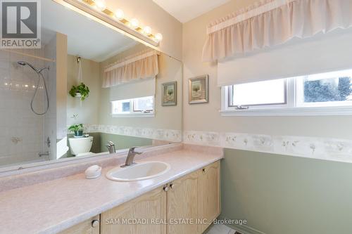 4 Penrose Court, Brampton, ON - Indoor Photo Showing Bathroom