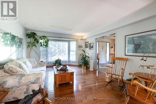 4 Penrose Court, Brampton, ON - Indoor Photo Showing Living Room