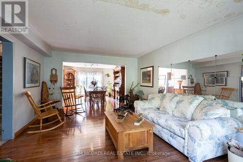 4 Penrose Court, Brampton, ON - Indoor Photo Showing Living Room