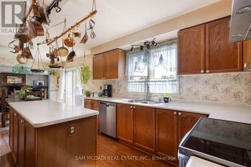 4 Penrose Court, Brampton, ON - Indoor Photo Showing Kitchen With Double Sink