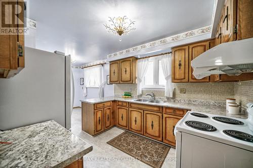 211 Cherry Post Drive, Mississauga, ON - Indoor Photo Showing Kitchen With Double Sink