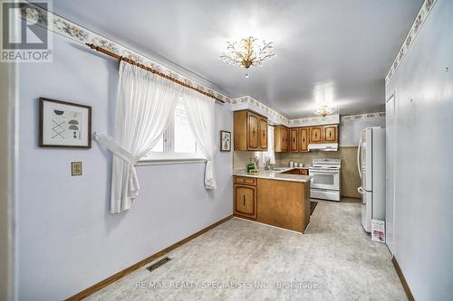 211 Cherry Post Drive, Mississauga, ON - Indoor Photo Showing Kitchen