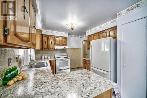 211 Cherry Post Drive, Mississauga (Cooksville), ON - Indoor Photo Showing Kitchen With Double Sink