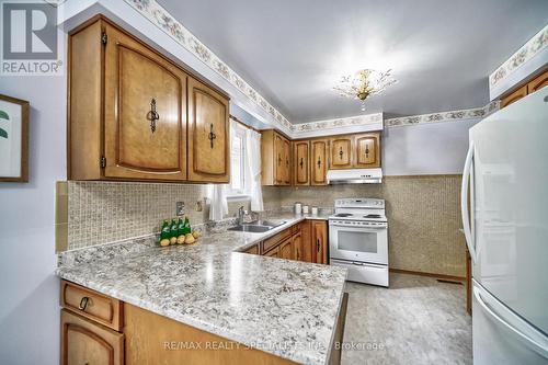 211 Cherry Post Drive, Mississauga, ON - Indoor Photo Showing Kitchen With Double Sink