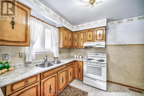 211 Cherry Post Drive, Mississauga (Cooksville), ON - Indoor Photo Showing Kitchen With Double Sink