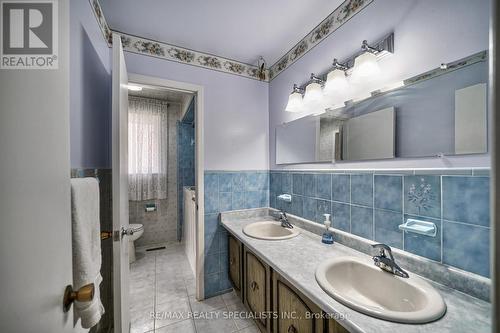 211 Cherry Post Drive, Mississauga (Cooksville), ON - Indoor Photo Showing Bathroom