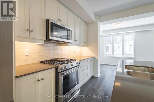 45 Folcroft Street, Brampton (Credit Valley), ON - Indoor Photo Showing Kitchen With Double Sink With Upgraded Kitchen