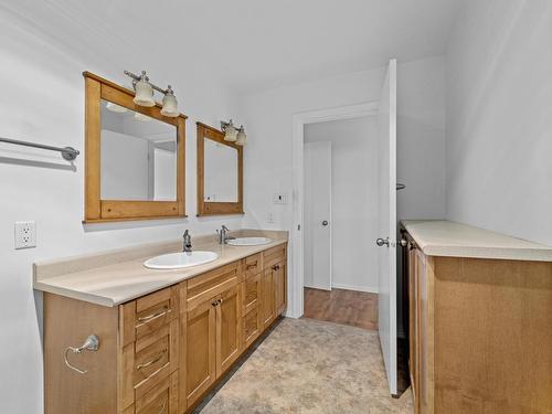 1415 Ranch Road, Kamloops, BC - Indoor Photo Showing Bathroom