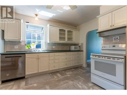 817 Nicola Street, Kamloops, BC - Indoor Photo Showing Kitchen