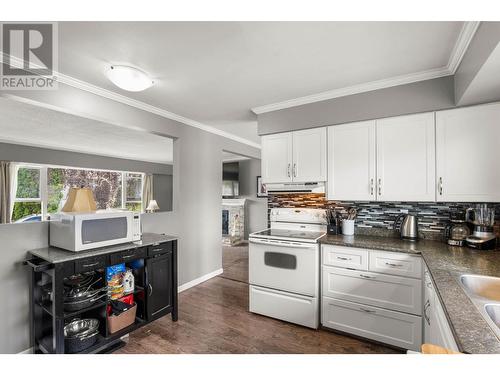 644 Clearwater Ave, Kamloops, BC - Indoor Photo Showing Kitchen