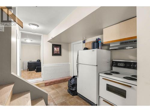 644 Clearwater Ave, Kamloops, BC - Indoor Photo Showing Kitchen