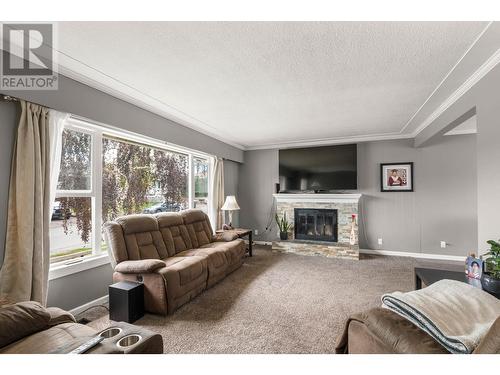 644 Clearwater Ave, Kamloops, BC - Indoor Photo Showing Living Room With Fireplace