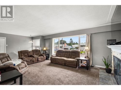 644 Clearwater Ave, Kamloops, BC - Indoor Photo Showing Living Room With Fireplace