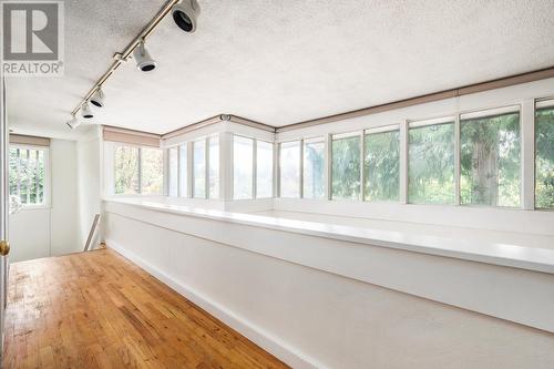 3704 Edgemont Boulevard, North Vancouver, BC - Indoor Photo Showing Other Room