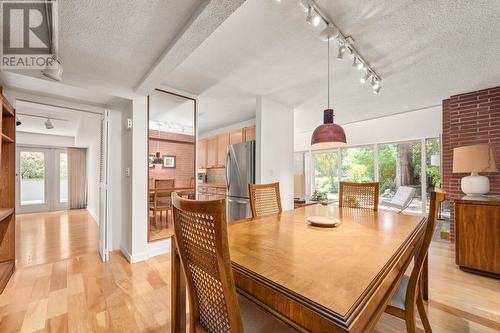 3704 Edgemont Boulevard, North Vancouver, BC - Indoor Photo Showing Dining Room