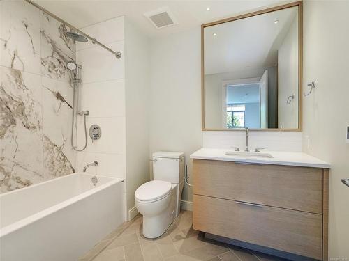 204-1916 Oak Bay Ave, Victoria, BC - Indoor Photo Showing Bathroom