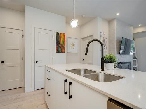 406-958 Pharoah Mews, Langford, BC - Indoor Photo Showing Kitchen With Double Sink