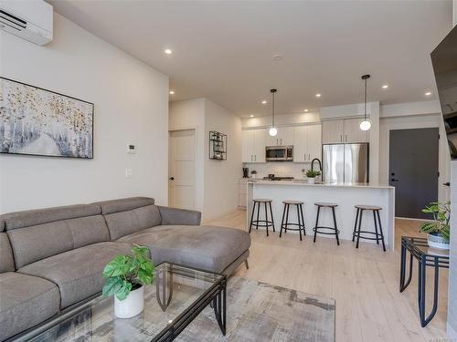 406-958 Pharoah Mews, Langford, BC - Indoor Photo Showing Living Room