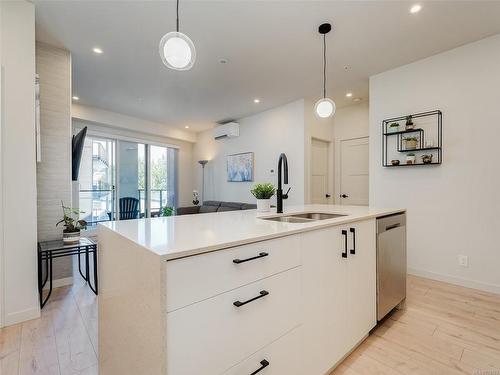 406-958 Pharoah Mews, Langford, BC - Indoor Photo Showing Kitchen With Double Sink