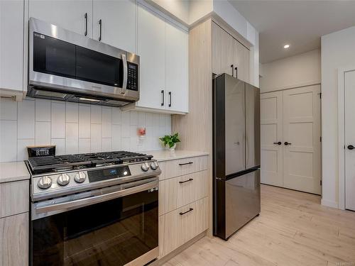 406-958 Pharoah Mews, Langford, BC - Indoor Photo Showing Kitchen