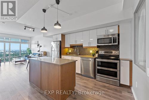 4606 - 2191 Yonge Street, Toronto (Mount Pleasant West), ON - Indoor Photo Showing Kitchen With Stainless Steel Kitchen With Upgraded Kitchen