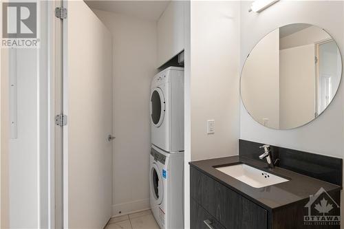 255 Bay Street Unit#1513, Ottawa, ON - Indoor Photo Showing Laundry Room