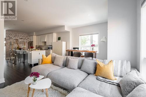 27 Thornton Avenue, Toronto (Caledonia-Fairbank), ON - Indoor Photo Showing Living Room