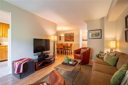 2155 Duncaster Drive|Unit #19, Burlington, ON - Indoor Photo Showing Living Room